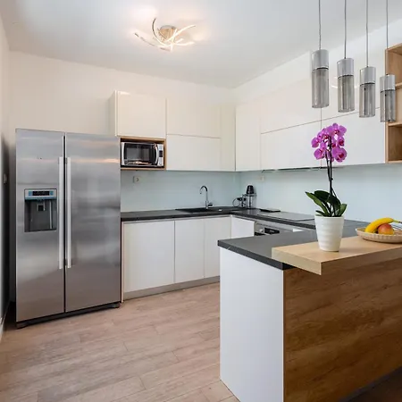 Lux On Kasuni In Split