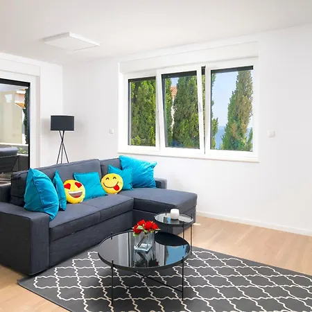 Lux On Kasuni In Apartamento