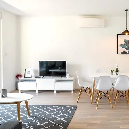 Lux On Kasuni In سبليت