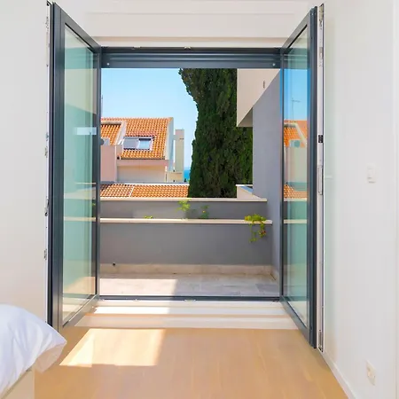 Lux On Kasuni In سبليت